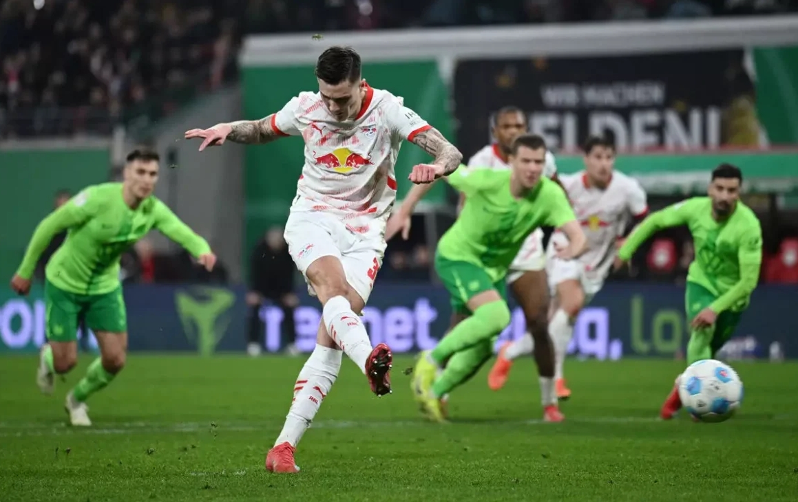 RB Leipzig porazil Wolfsburg a dostal se do semifinále Německého poháru ohromující vítězství
